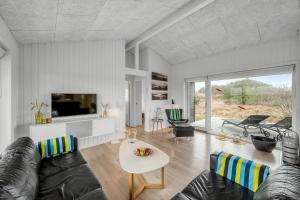 Et opholdsområde på Bright And Modern Holiday Home - 1026