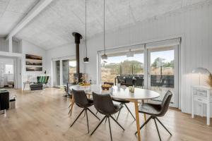 Et opholdsområde på Bright And Modern Holiday Home - 1026