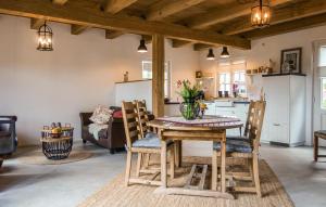 Φωτογραφία από το άλμπουμ του Stunning Home In Warendorf σε Warendorf