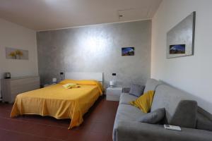 TV a/nebo společenská místnost v ubytování Il Quadrifoglio B&B
