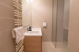 a bathroom with a sink and a shower at Snow Monkey Loft in Kutchan +46 photos