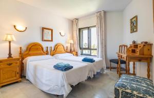 Ένα ή περισσότερα κρεβάτια σε δωμάτιο στο Beach Front Apartment In Mijas Costa