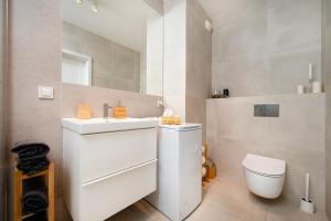 Koupelna v ubytování Łódź Manufaktura - Balcony & Workspace by Rentujemy