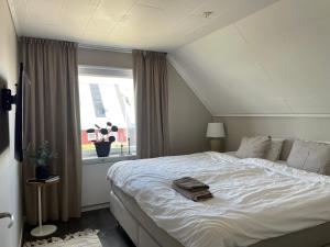 a bedroom with a large white bed and a window at Familjevänligt hus i Kiruna in Kiruna