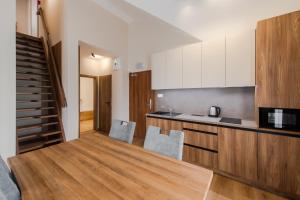 Η κουζίνα ή μικρή κουζίνα στο Happy Nest Apartments