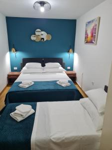 Posteľ alebo postele v izbe v ubytovaní INCHY ACCOMMODATION - in the center of Diocletian's Palace