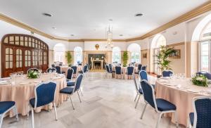 Restaurace v ubytování Globales Reina Cristina + 37 fotografií