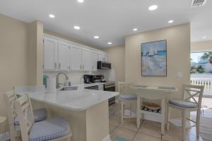 Kuchyň nebo kuchyňský kout v ubytování Sandpiper Cove 8121