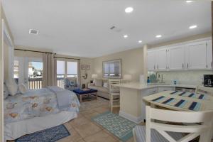 Kuchyň nebo kuchyňský kout v ubytování Sandpiper Cove 8121