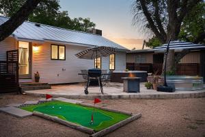 Hồ bơi trong/gần Cava House, Hot tub, Cowboy Pool, Fire pit!