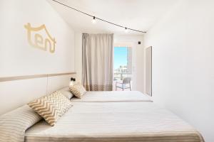 Postel nebo postele na pokoji v ubytování tent Calvia Beach