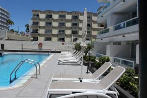 The swimming pool at or close to Apartamentos Fayna