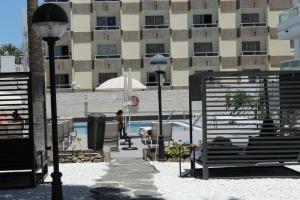 The swimming pool at or close to Apartamentos Fayna
