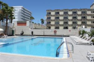 The swimming pool at or close to Apartamentos Fayna