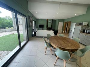 Kuchyň nebo kuchyňský kout v ubytování Le gîte du pré en Avignon