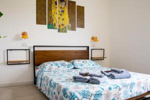a bedroom with a bed with towels on it at Villa del Lupo in Santa Maria la Palma