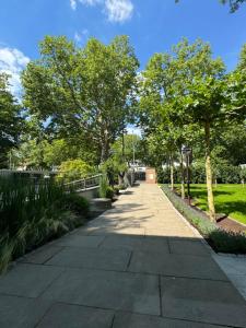 Κήπος έξω από το Garden Apartments