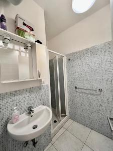 a bathroom with a sink and a shower at Villa cumannaturi in Cava dʼAliga