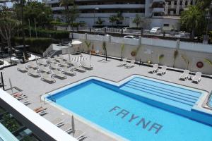 The swimming pool at or close to Apartamentos Fayna