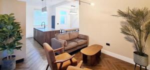 Ruang duduk di Stunning Luxury Spacious Holiday Home - 5 Bedrooms - Rest & Recharge in Manchester