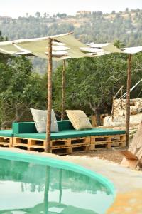 Bazén v ubytování lily of the valley nebo v jeho okolí