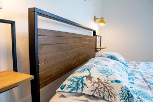 a bed with a wooden headboard in a room at Villa del Lupo in Santa Maria la Palma