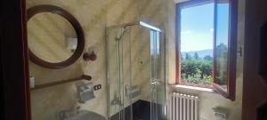 Phòng tắm tại Villa Tre Laghi Vista Paradiso Piscina acqua salata provincia Perugia conf Toscana 22 posti +23 ảnh