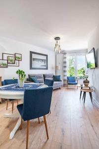 a living room with a couch and a table at Blue Sun Apartament Słoneczny in Kołobrzeg