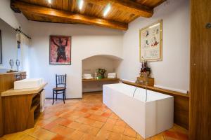 Fotografia z galérie ubytovania Castello Di Postignano Relais v destinácii Sellano + 37 fotografií
