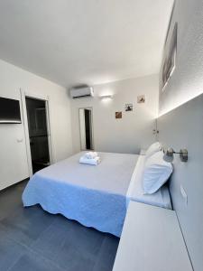 Postel nebo postele na pokoji v ubytování Longevity Hotel