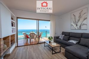 a living room with a couch and a table with chairs at Apartament Made in Costa Brava in Sant Antoni de Calonge