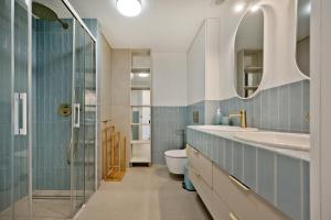 Koupelna v ubytování BlueApart Jeżynowa Jastarnia + 107 fotografií