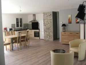 Kuchyň nebo kuchyňský kout v ubytování Villa au calme avec piscine chauffée privée