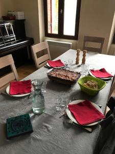 a table with red napkins and a table with a table sidx sidx at La maison de Laujol in Moissac