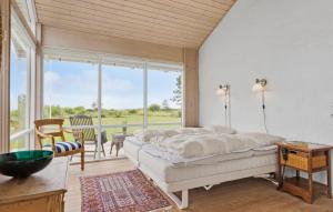 Postel nebo postele na pokoji v ubytování Holiday Home Kystagervej Odder Ix