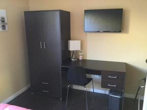 TV a/nebo společenská místnost v ubytování Domus Corso Umberto 18 B&B + 17 fotografií