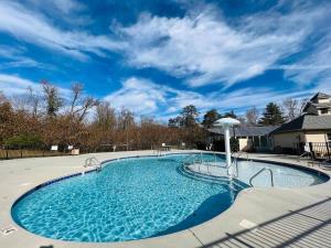 Πισίνα στο ή κοντά στο Mountain View Condo2 Kings, Pools & Balcony