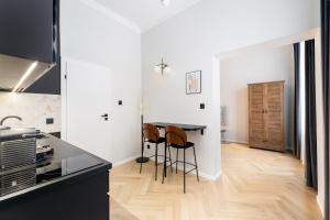 Kuchnia lub aneks kuchenny w obiekcie Wawel Boutique Residence - Krakow Old Town
