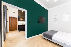 Łóżko lub łóżka w pokoju w obiekcie Wawel Boutique Residence - Krakow Old Town