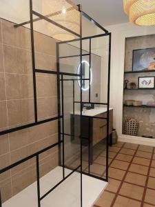 Koupelna v ubytování Coeur de ville Mortagne-au-Perche + 29 fotografií