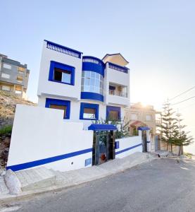 a building with blue and white paint on it at Apartamento con vistas al mar 3 in Al Hoceïma
