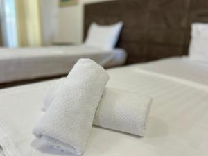 A bed or beds in a room at Hotel Bojatours
