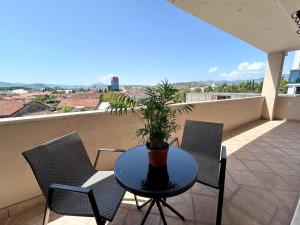 A balcony or terrace at Hotel Bojatours