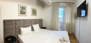 A bed or beds in a room at Hotel Bojatours
