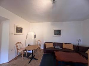 A seating area at Piburg Seebichlhof