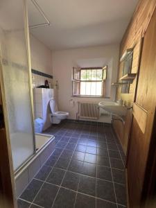 A bathroom at Piburg Seebichlhof