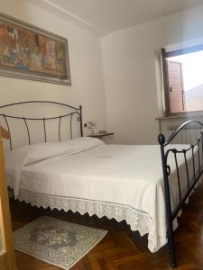 a bedroom with a bed and a window at Il Giardino in Bastia Umbra