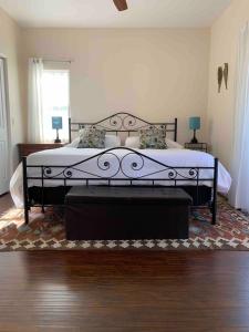 Mynd úr myndasafni af New The Grasshopper with Balcony, Heart of Sedona í Sedona