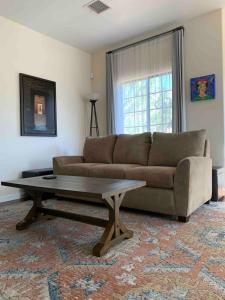 Mynd úr myndasafni af New The Grasshopper with Balcony, Heart of Sedona í Sedona