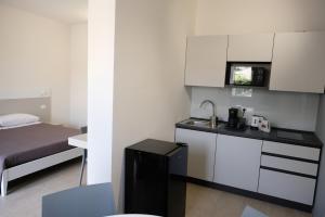 Kuchyň nebo kuchyňský kout v ubytování Salerno Rooms